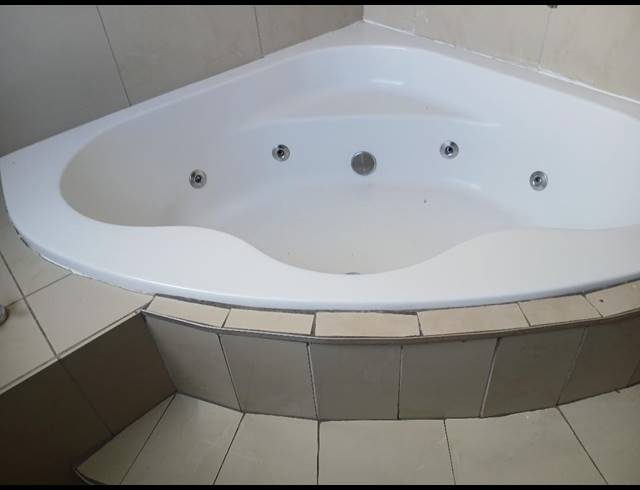 4 bed property to rent in RIDGEWAY